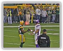 Favre and Jennings Thumb Wrestling_